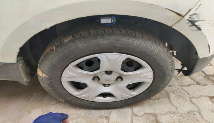 2015 Ford Ecosport TREND 1.5L DIESEL, Diesel, Manual, 1,11,154 km, tyre