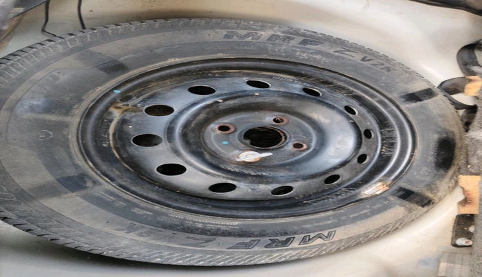 2013 Maruti Swift VXI, Petrol, Manual, 83,258 km, tyre