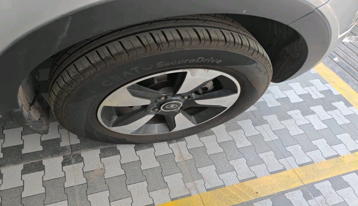 2017 Tata NEXON XZ PLUS PETROL, Petrol, Manual, 1,12,056 km, tyre