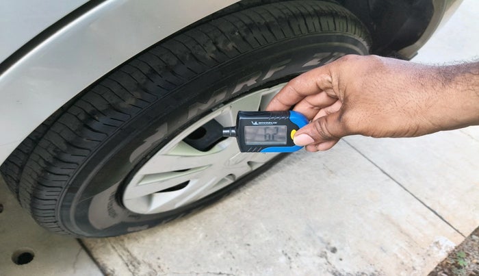 2013 Maruti Swift Dzire VXI, Petrol, Manual, 50,932 km, tyre