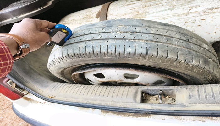 2013 Hyundai Santro Xing GL PLUS, CNG, Manual, 1,10,552 km, tyre