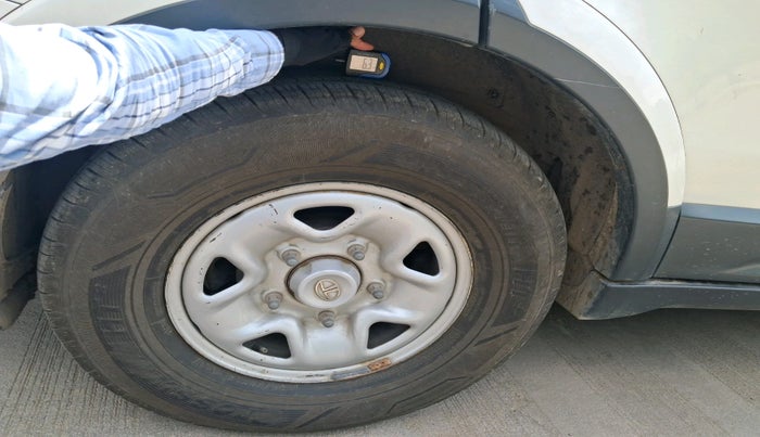 2019 Tata Hexa XMA 4X2 7 STR, Diesel, Automatic, 1,68,882 km, tyre