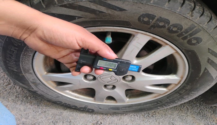 2012 Honda Brio V MT, Petrol, Manual, 1,70,872 km, tyre