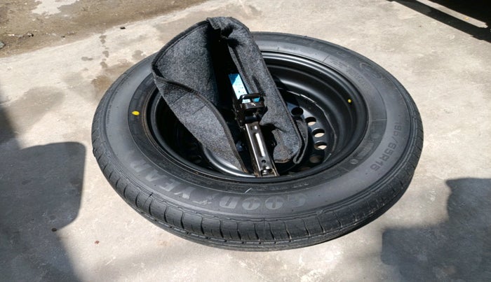 2022 Hyundai VENUE S (O) 1.0 TURBO IMT, Petrol, Manual, 27,740 km, tyre