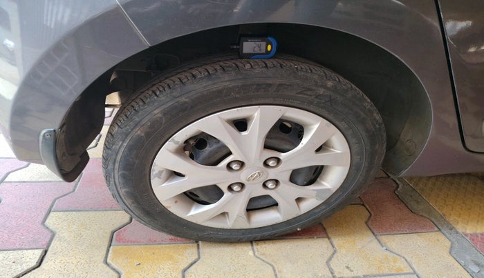 2014 Hyundai Grand i10 SPORTZ 1.2 KAPPA VTVT, Petrol, Manual, 1,03,728 km, tyre