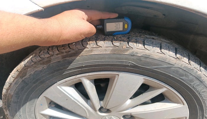 2016 Maruti Swift ZXI, Petrol, Manual, 1,80,930 km, tyre