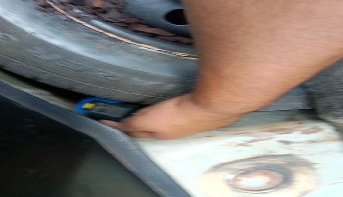 2016 Maruti Swift ZXI, Petrol, Manual, 1,80,930 km, tyre