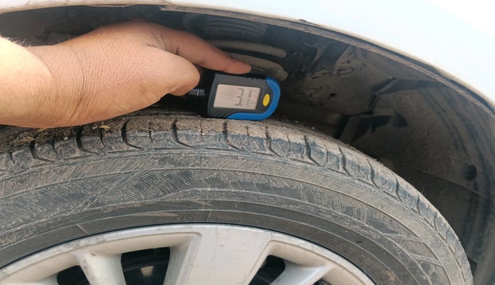 2016 Maruti Swift ZXI, Petrol, Manual, 1,80,930 km, tyre