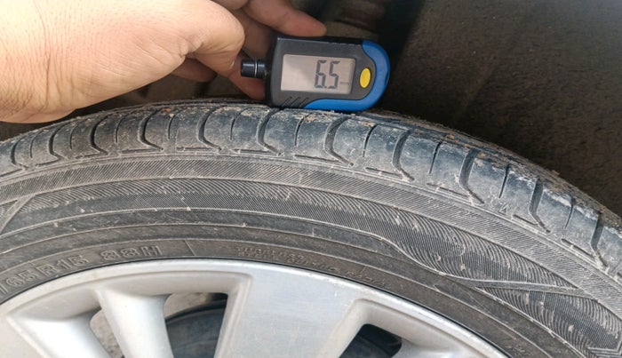 2016 Maruti Swift ZXI, Petrol, Manual, 1,80,930 km, tyre