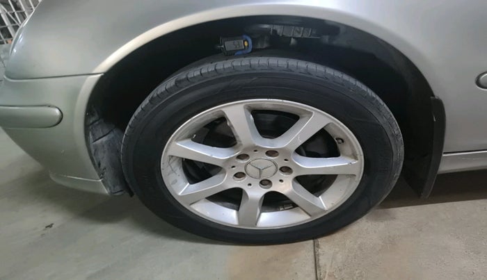 2006 Mercedes Benz C Class 200K MT, Petrol, Manual, 1,27,429 km, tyre