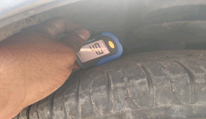 2014 Mahindra Verito 1.5 D4, Diesel, Manual, 2,28,137 km, tyre