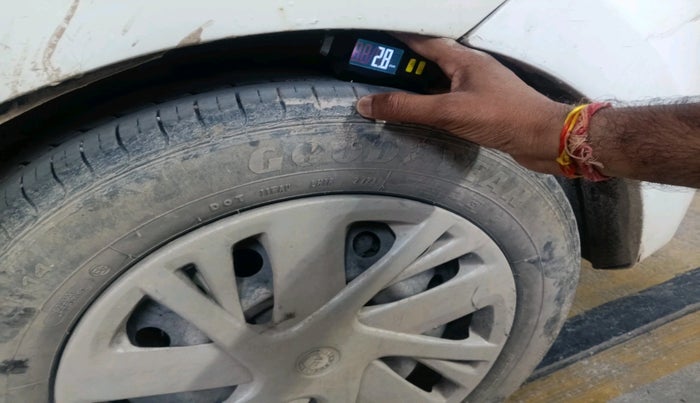 2015 Maruti Celerio VXI CNG, CNG, Manual, 1,00,176 km, tyre