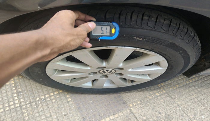 2010 Volkswagen Passat 1.8L TSI, Petrol, Manual, 57,088 km, tyre