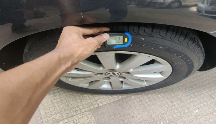 2010 Volkswagen Passat 1.8L TSI, Petrol, Manual, 57,088 km, tyre