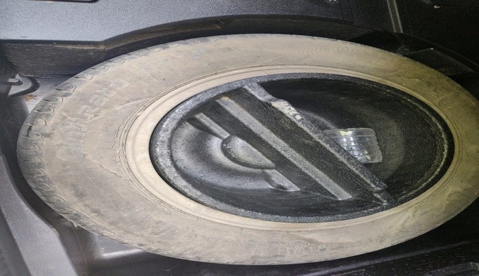 2010 Volkswagen Passat 1.8L TSI, Petrol, Manual, 57,088 km, tyre