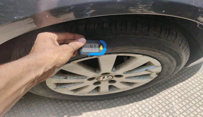 2010 Volkswagen Passat 1.8L TSI, Petrol, Manual, 57,088 km, tyre