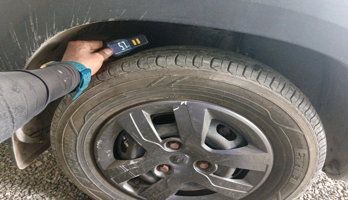 2016 Renault Kwid RXT 1.0 AMT (O), Petrol, Automatic, 61,652 km, tyre