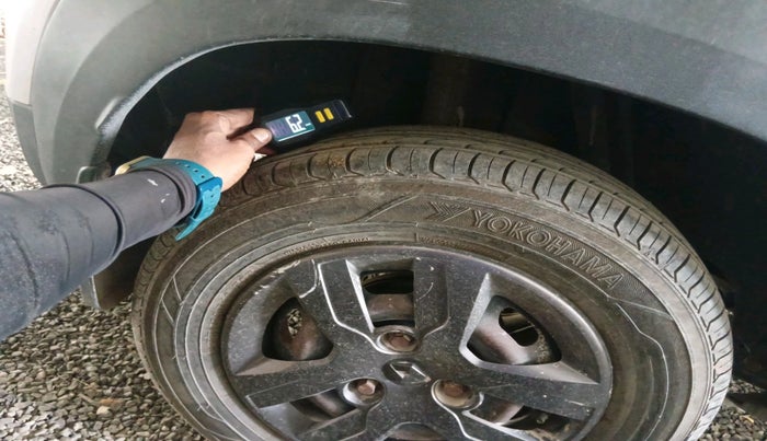 2016 Renault Kwid RXT 1.0 AMT (O), Petrol, Automatic, 61,652 km, tyre