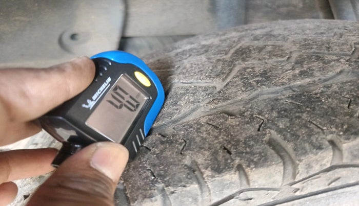 2016 Renault Duster 85 PS RXE DIESEL, Diesel, Manual, 1,40,718 km, tyre