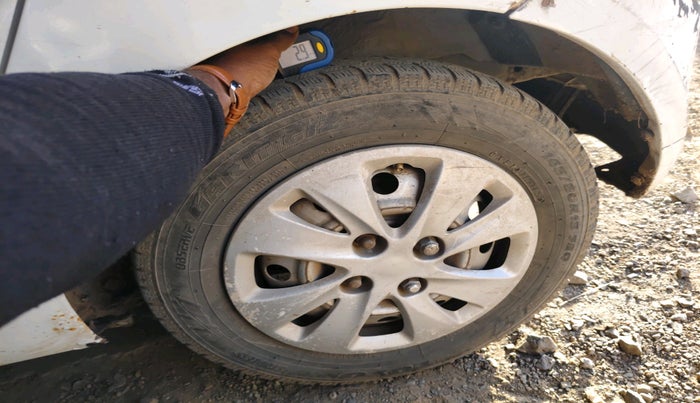 2012 Hyundai i10 ERA 1.1, CNG, Manual, 1,20,226 km, tyre