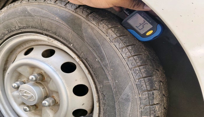 2014 Hyundai Eon D-LITE+, Petrol, Manual, 17,173 km, tyre