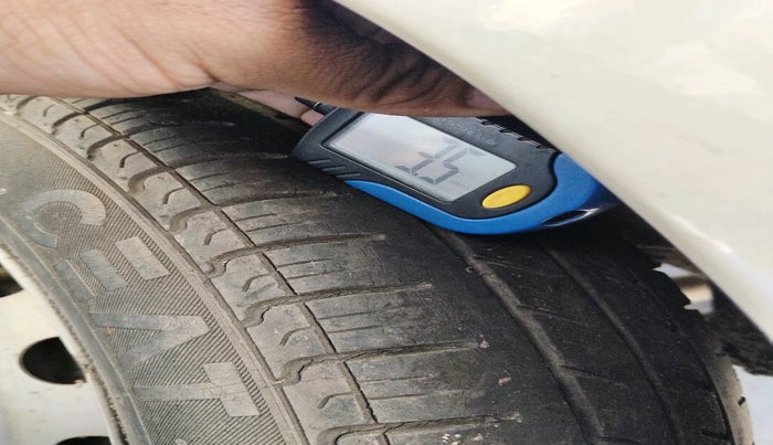 2014 Hyundai Eon D-LITE+, Petrol, Manual, 17,173 km, tyre