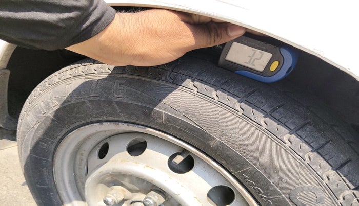 2014 Hyundai Eon D-LITE+, Petrol, Manual, 17,173 km, tyre