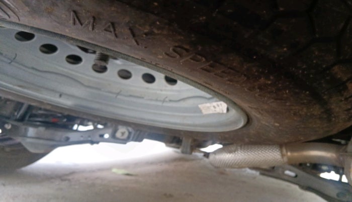 2025 Mahindra XUV700 MX Petrol MT 7 STR, Petrol, Manual, 2,897 km, tyre