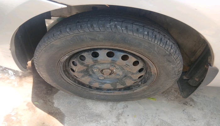 2011 Toyota Etios G, Petrol, Manual, 23,451 km, tyre