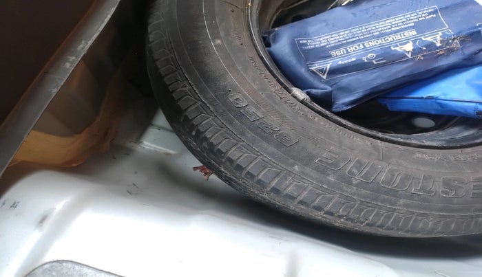 2013 Hyundai i10 SPORTZ 1.2, Petrol, Manual, 77,769 km, tyre