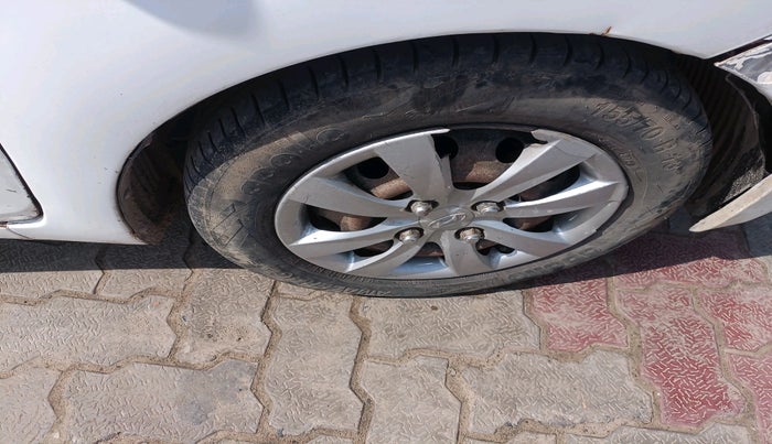 2013 Hyundai Eon MAGNA +, CNG, Manual, 1,00,886 km, tyre