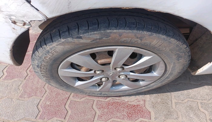 2013 Hyundai Eon MAGNA +, CNG, Manual, 1,00,886 km, tyre