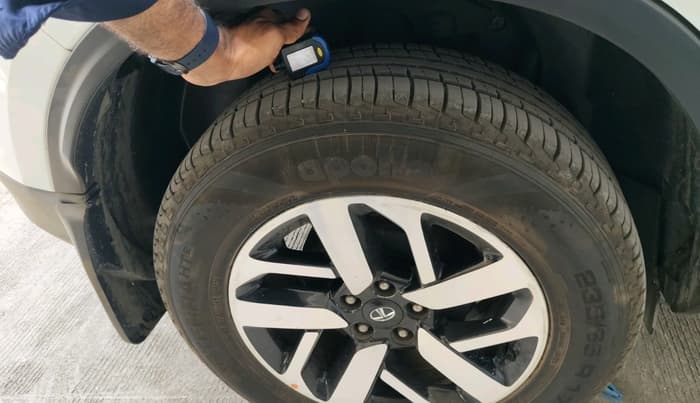 2022 Tata Harrier XZA PLUS 2.0L, Diesel, Automatic, 49,465 km, tyre