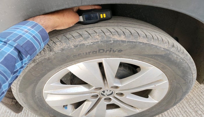 2023 Skoda KUSHAQ AMBITION CLASSIC 1.0L TSI MT, Petrol, Manual, 47,072 km, tyre