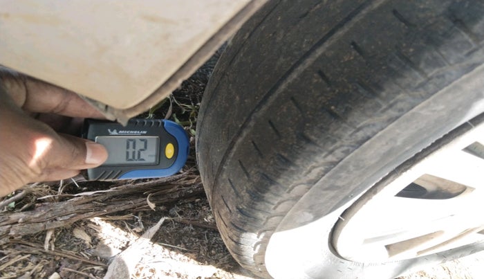 2014 Hyundai Eon ERA +, Petrol, Manual, 1,48,912 km, tyre