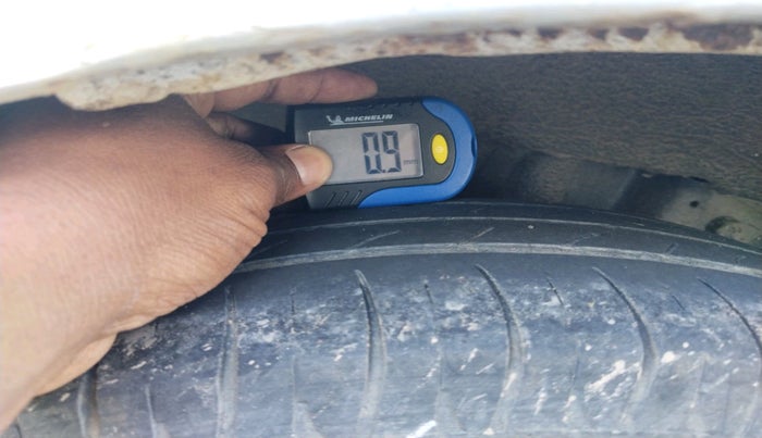 2014 Hyundai Eon ERA +, Petrol, Manual, 1,48,912 km, tyre