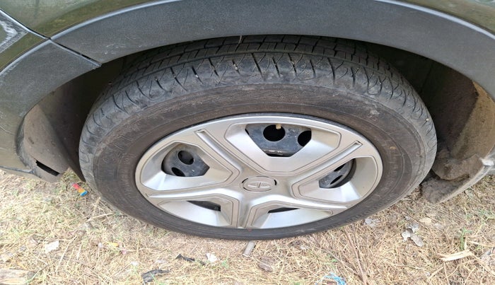 2021 Tata NEXON XMA SUNROOF PETROL, Petrol, Automatic, 50,099 km, tyre