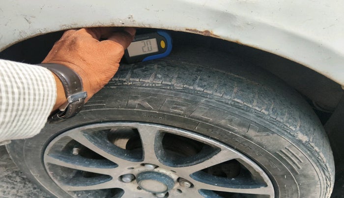 2014 Hyundai Santro Xing GL PLUS, CNG, Manual, 1,29,220 km, tyre