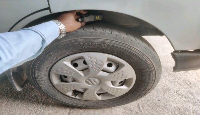 2023 Maruti Eeco 5 STR AC CNG, CNG, Manual, 1,07,620 km, tyre