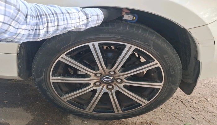 2015 Volvo S60 SUMMUM D5, Diesel, Automatic, 81,613 km, tyre