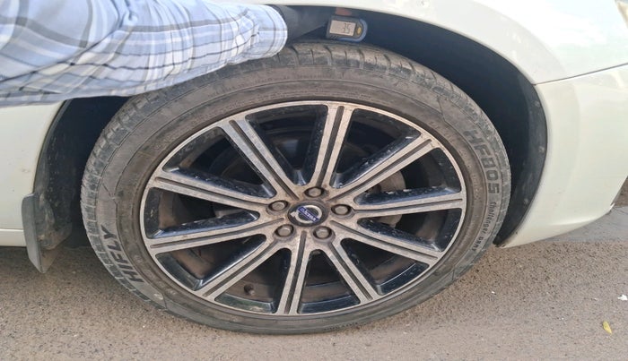 2015 Volvo S60 SUMMUM D5, Diesel, Automatic, 81,613 km, tyre