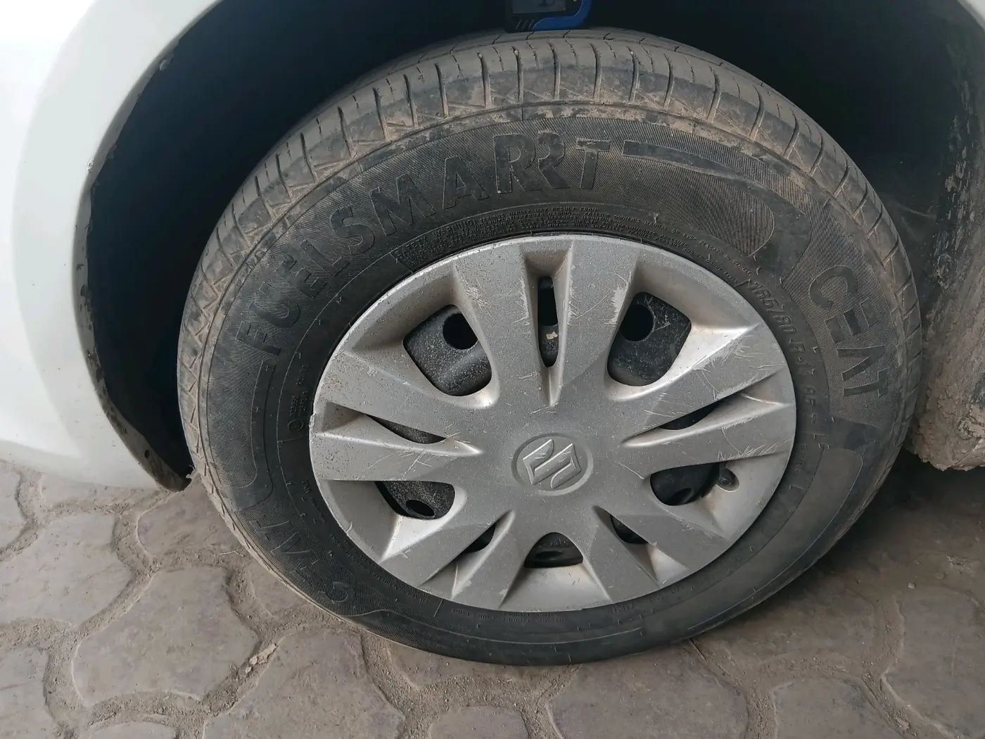 2014 Maruti Swift Dzire VDI, Diesel, Manual, 2,56,122 km, tyre