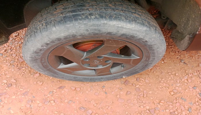 2015 Renault Duster 85 PS RXL DIESEL, Diesel, Manual, 97,871 km, tyre