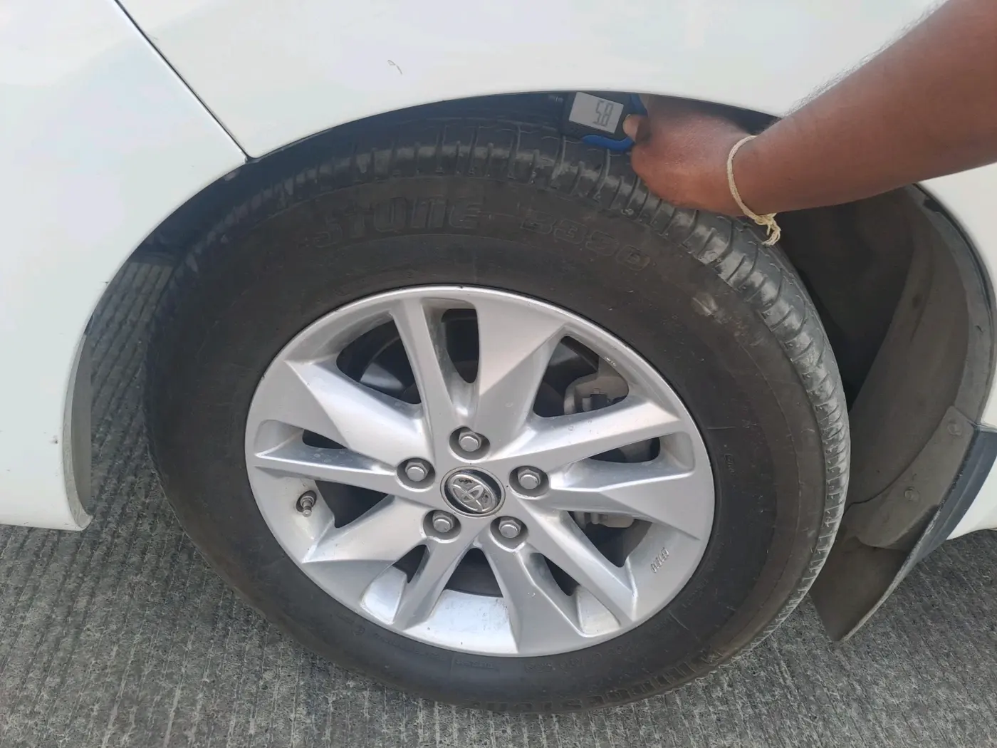 2019 Toyota Innova Crysta 2.8 GX AT 7 STR, Diesel, Automatic, 98,989 km, tyre