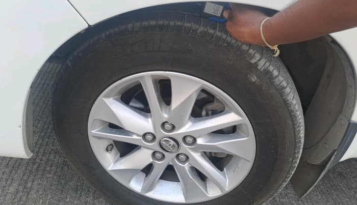 2019 Toyota Innova Crysta 2.8 GX AT 7 STR, Diesel, Automatic, 98,989 km, tyre