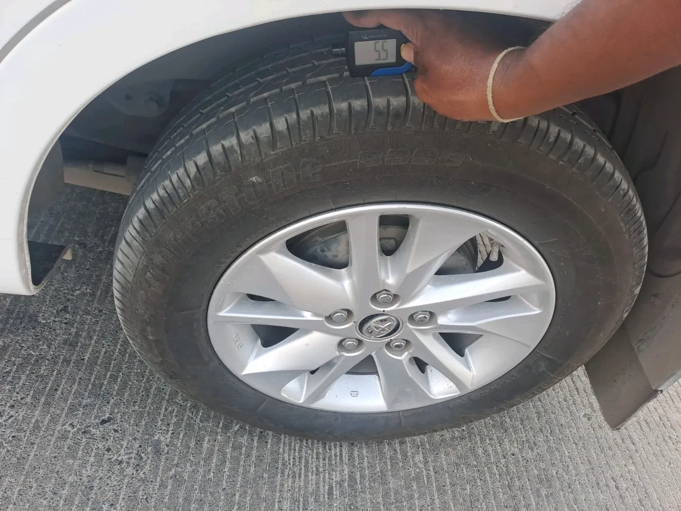 2019 Toyota Innova Crysta 2.8 GX AT 7 STR, Diesel, Automatic, 98,989 km, tyre