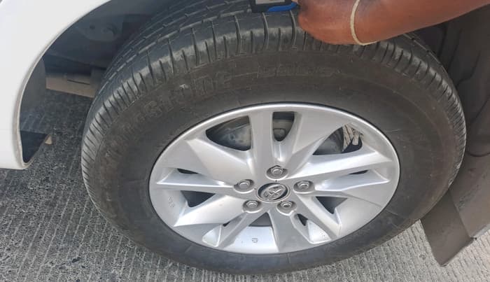2019 Toyota Innova Crysta 2.8 GX AT 7 STR, Diesel, Automatic, 98,989 km, tyre