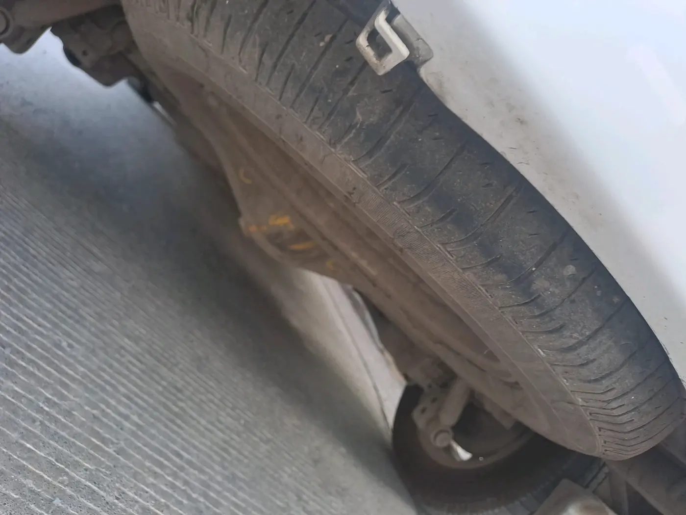 2019 Toyota Innova Crysta 2.8 GX AT 7 STR, Diesel, Automatic, 98,989 km, tyre