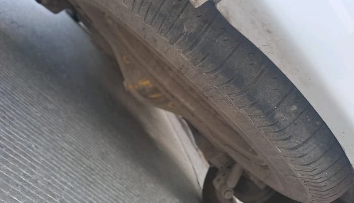 2019 Toyota Innova Crysta 2.8 GX AT 7 STR, Diesel, Automatic, 98,989 km, tyre