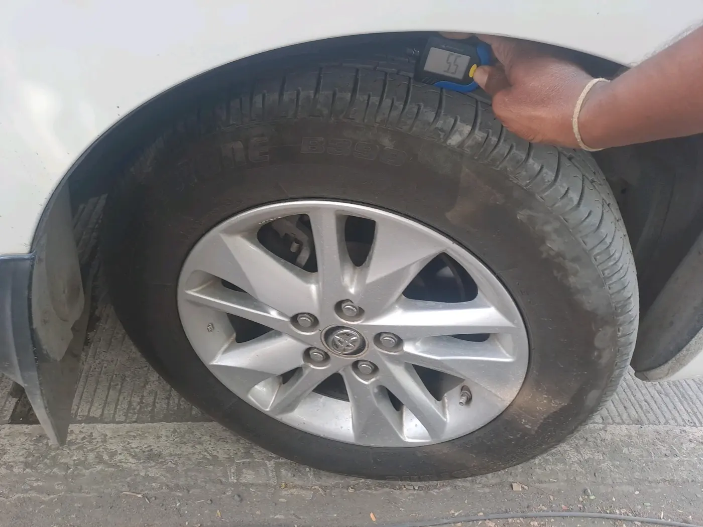 2019 Toyota Innova Crysta 2.8 GX AT 7 STR, Diesel, Automatic, 98,989 km, tyre